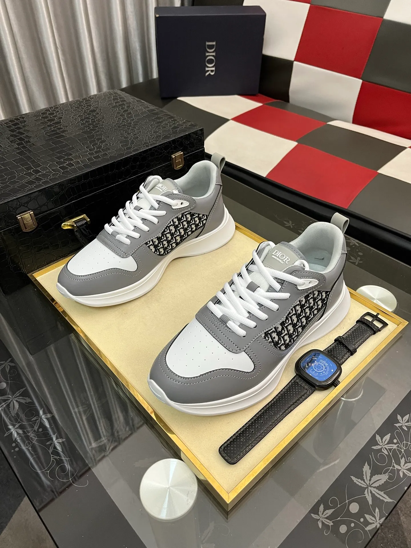 Men's shoes💰: 380⌚️⌚️[Dior] Dior's new men's genuine leather casual shoes, the highest version on the market, any comparison is welcome🆚! The original leather has excellent texture and is super high-end! Fetal sheep net lining imported from Italy, removable pad! Luxurious materials and fine workmanship, highly recommended! Code number: 38-445️⃣Colors available
